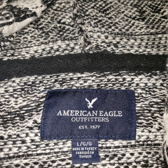 Sweater with a hood - Picture 2 of 2